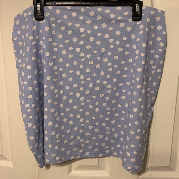 Abound Plus Blue Daisy Mini Skirt - Picture 1 of 5